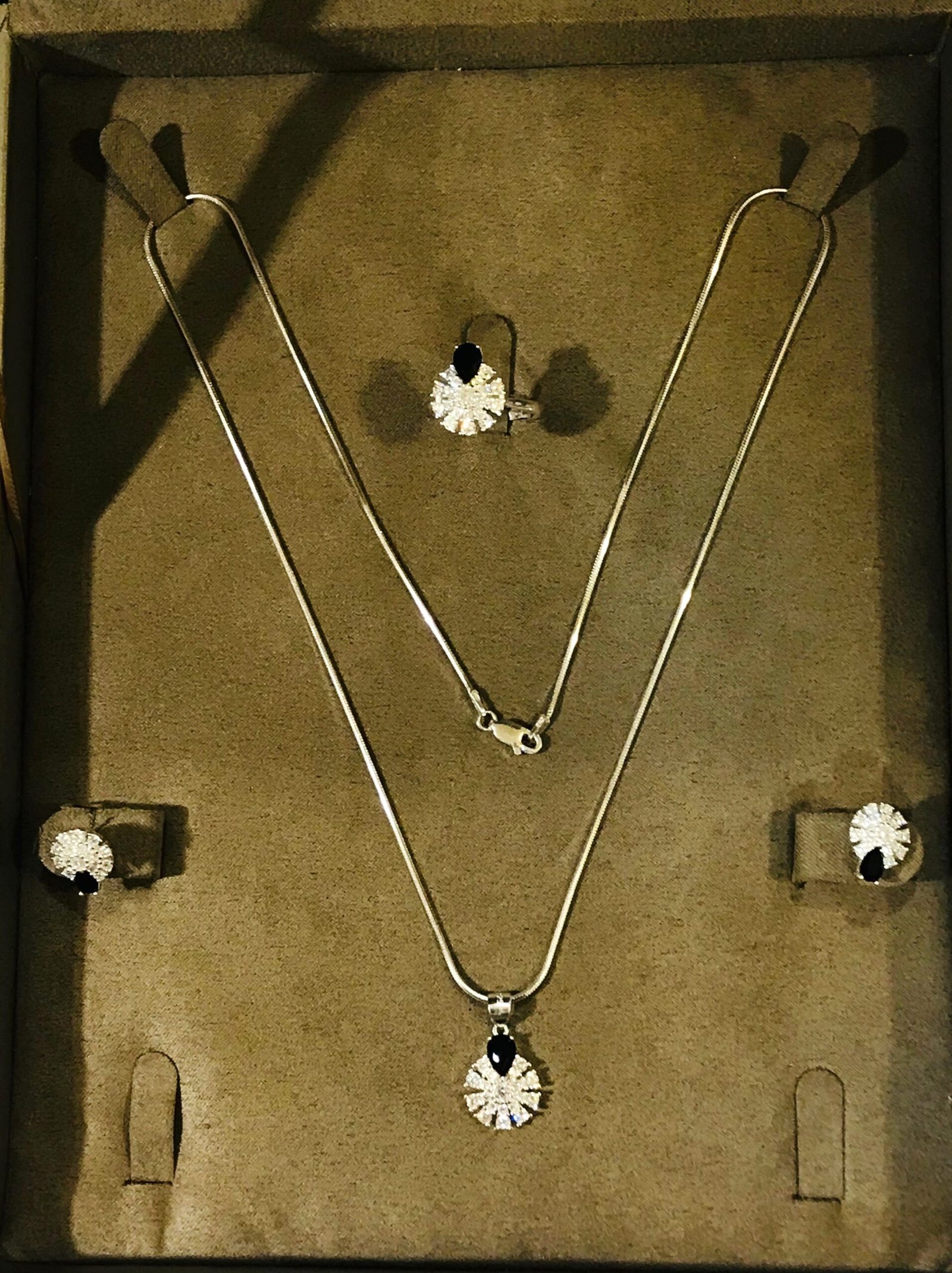 Sparkling Teardrop Silver Pendant Set