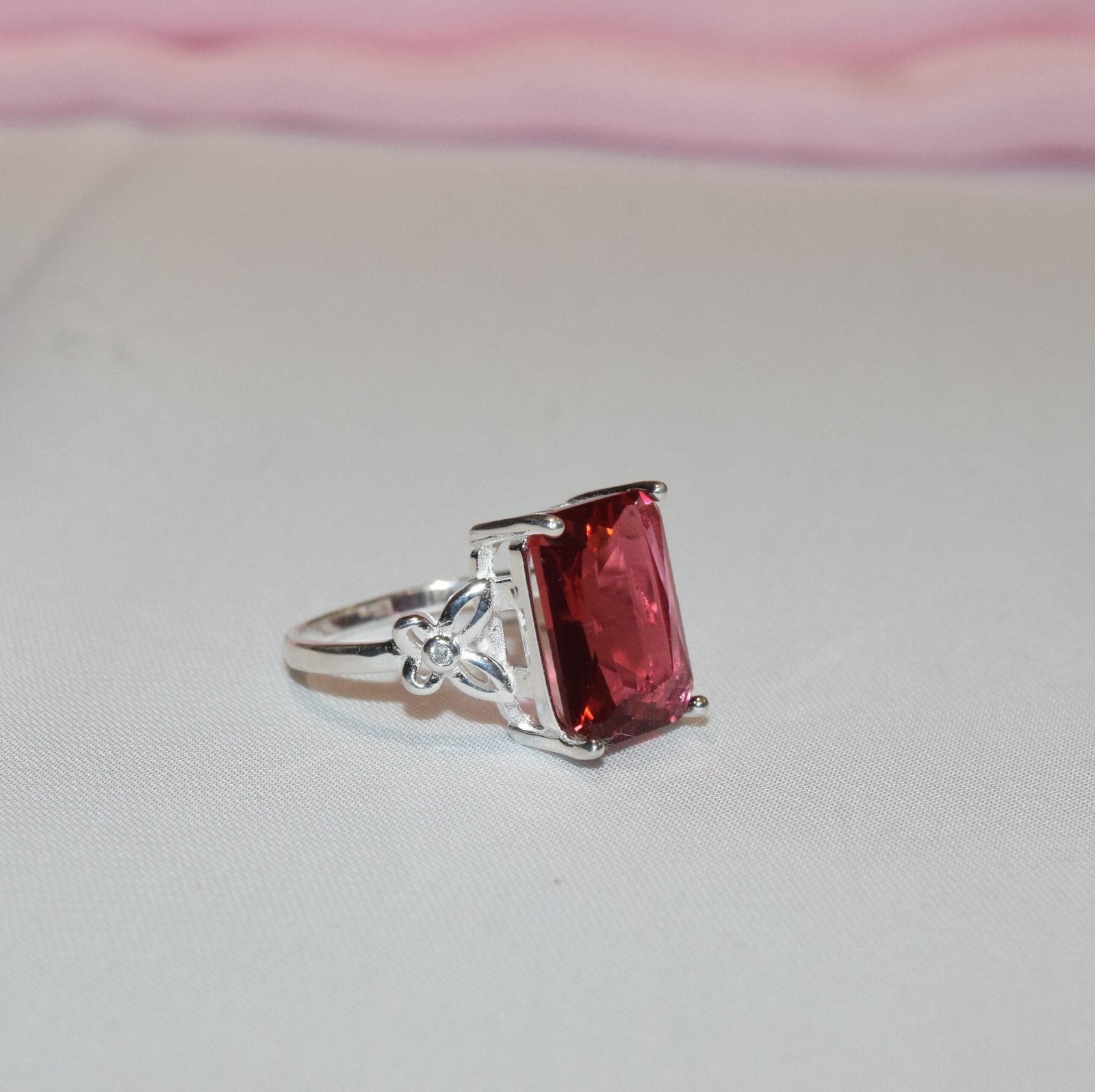 Crimson Radiance Ring - Image 3